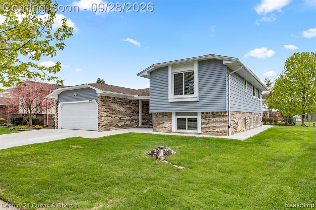 Property Photo:  45561 Edgewood Court  MI 48187 