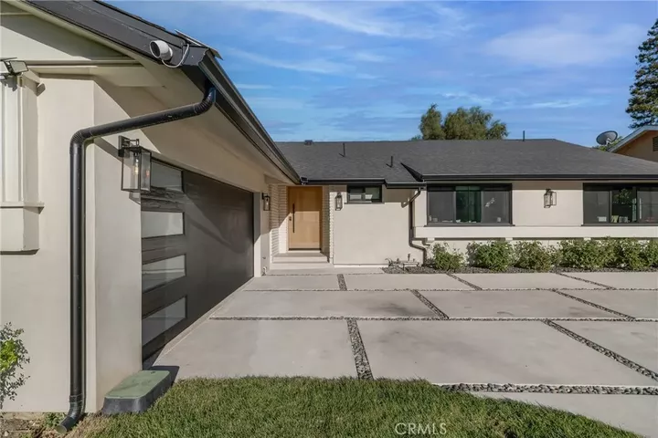 Property Photo:  5722 Le Sage Avenue  CA 91367 