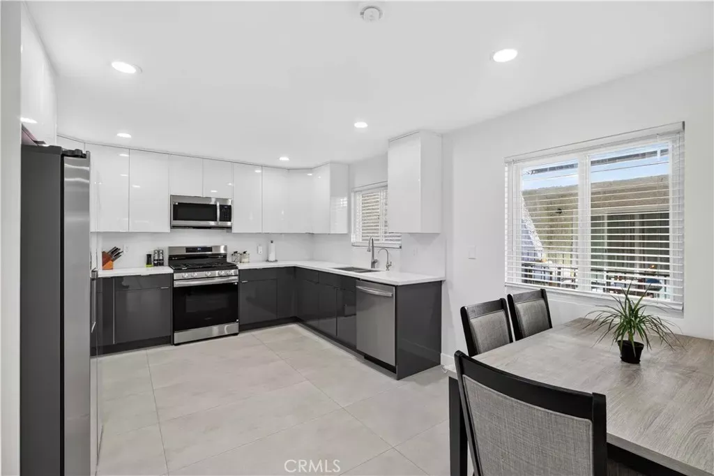 Property Photo: 1344 5th 16 CA 91201