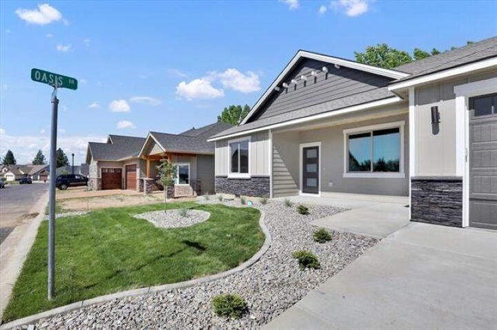 Property Photo: 1109 -15 N Country Club Dr Unit 15 WA 99006