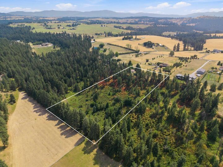 Property Photo:  5303 E Orchard Rd  WA 99217 