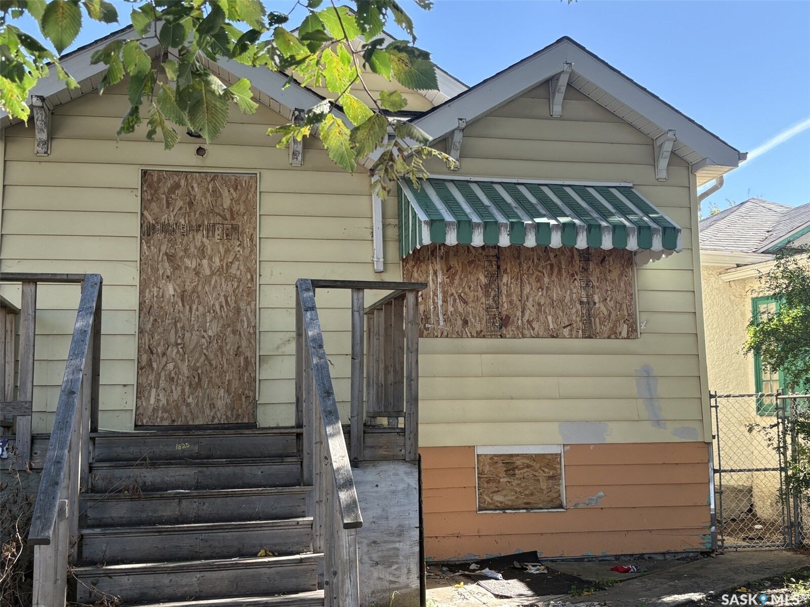 Property Photo:  1825 St John Street  SK S4P 1S1 