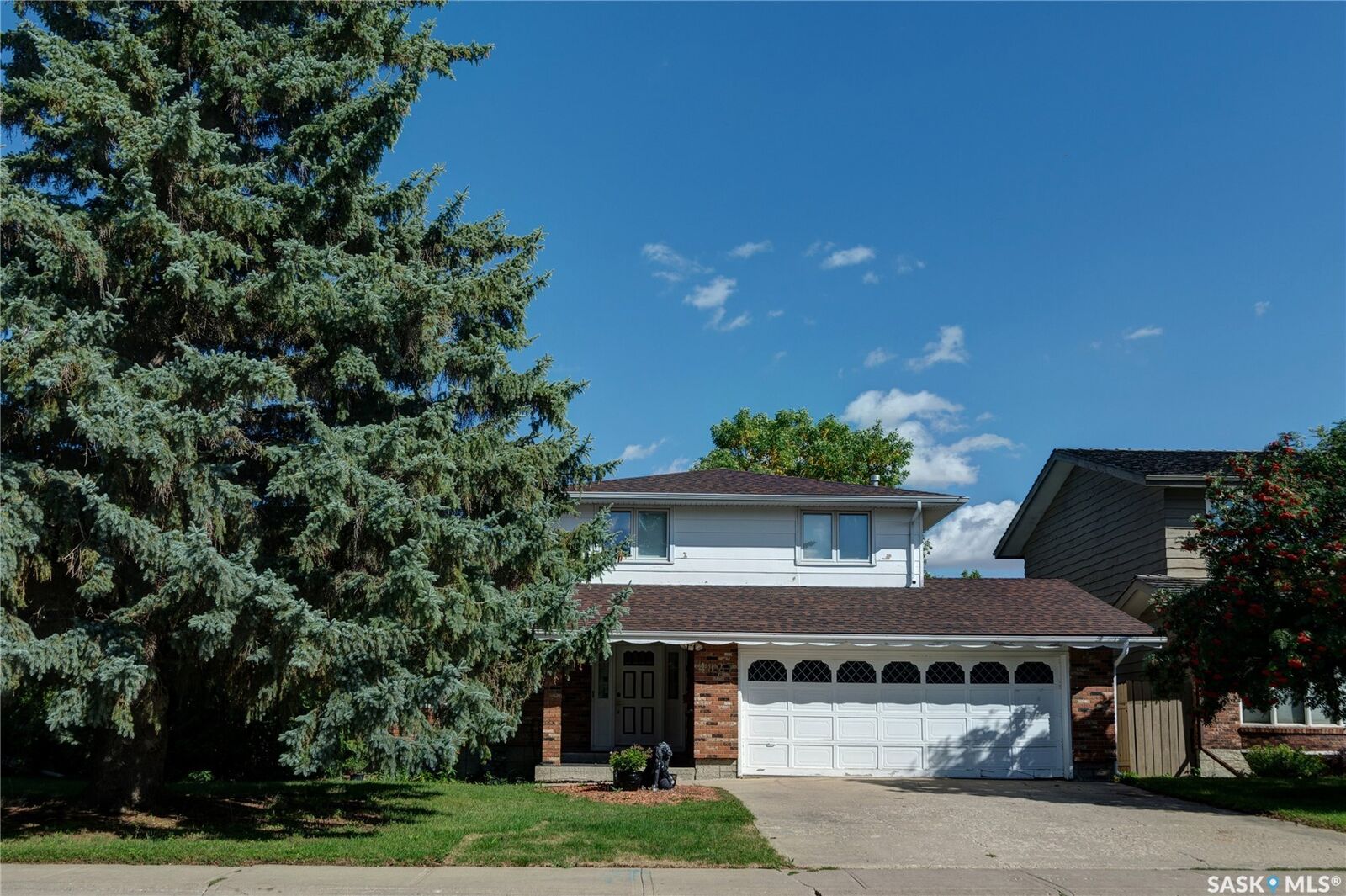 Property Photo:  4827 McTavish Street  SK S4S 6S7 