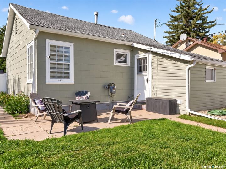 Property Photo: 915 4th Avenue NW SK S6H 3W9