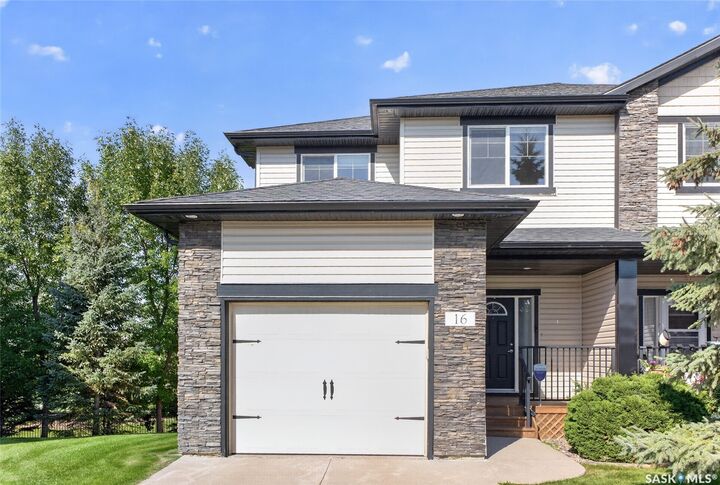Property Photo: 215 Hampton Green 16 SK S7R 0G7