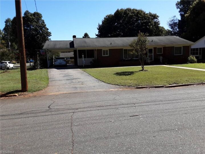 Property Photo: 1401 Eldorada Road NC 27103