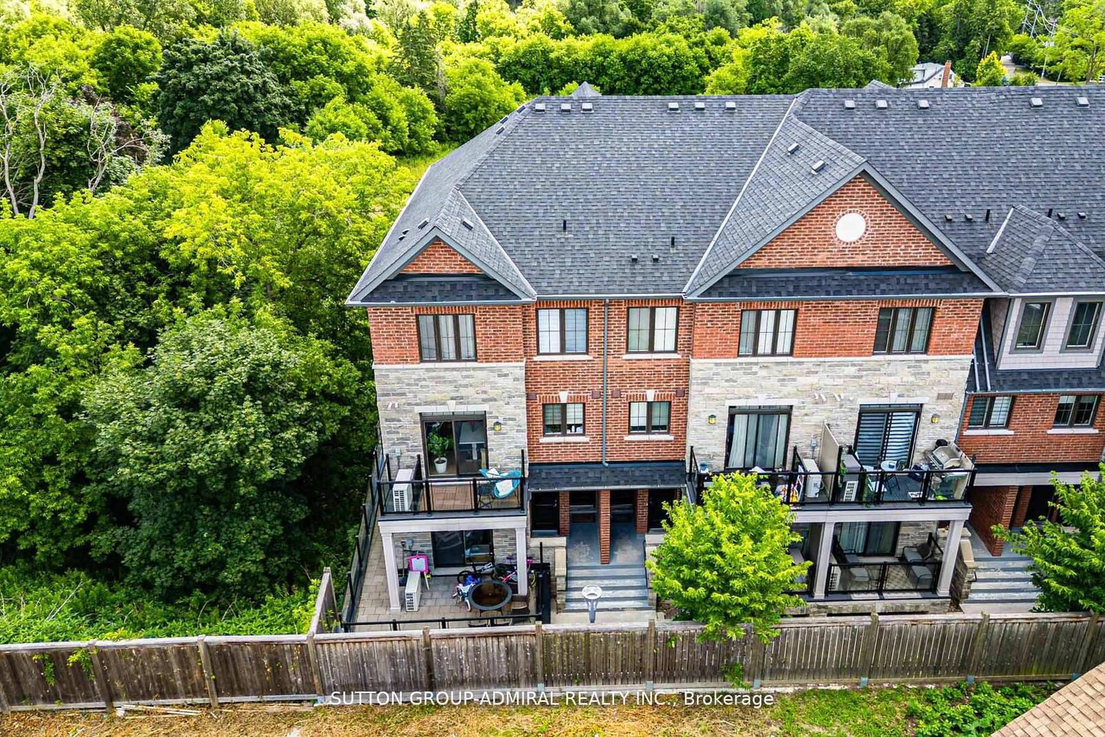 Property Photo:  196 Pine Grove Road 3  ON L4L 0H8 
