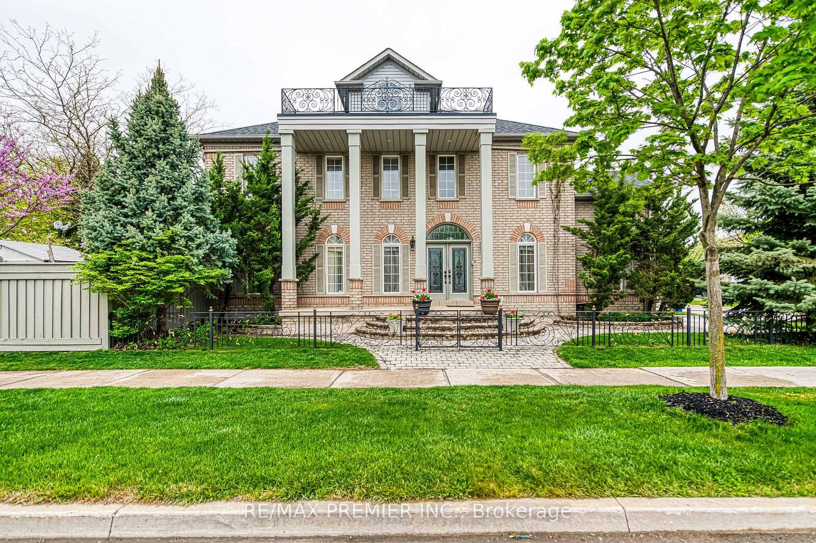 Property Photo:  1 Johnswood Crescent Bsmt  ON L4H 1Y3 