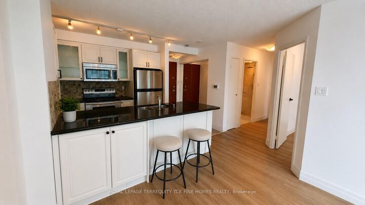 Property Photo: 10 Yonge Street 2604 ON M5E 1R4