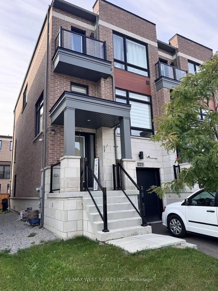 Property Photo:  125 Farooq Boulevard  ON L4H 5G3 