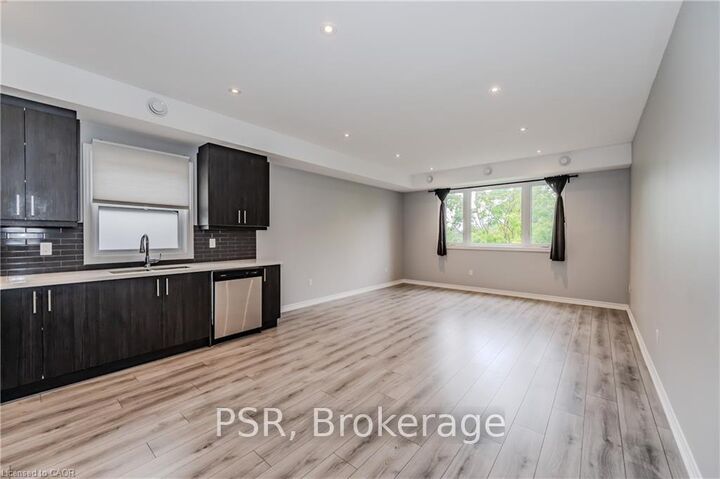 Property Photo:  17 Mary Street 3  ON N2H 3P9 