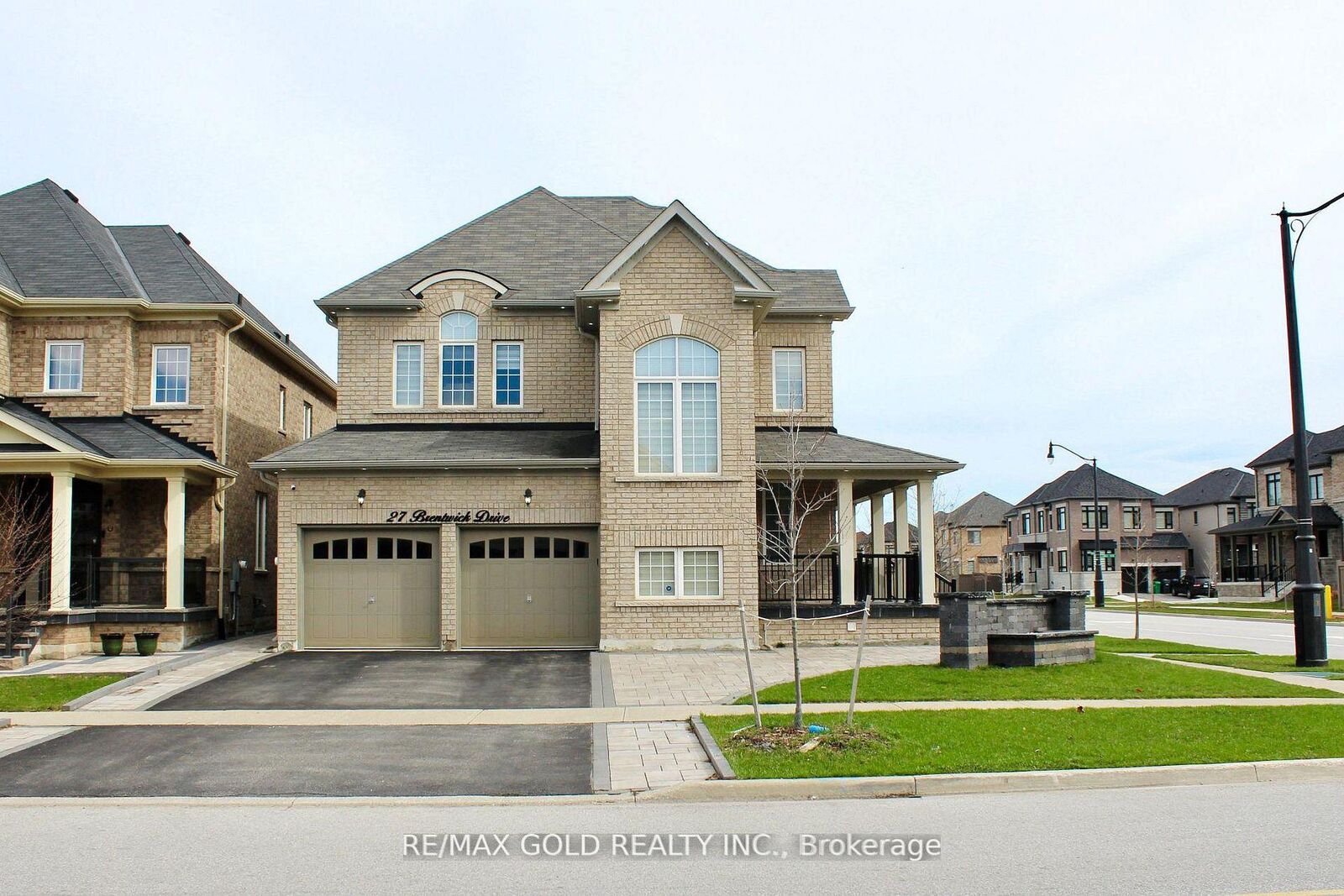 Property Photo:  27 Brentwick Drive  ON L6X 5G1 