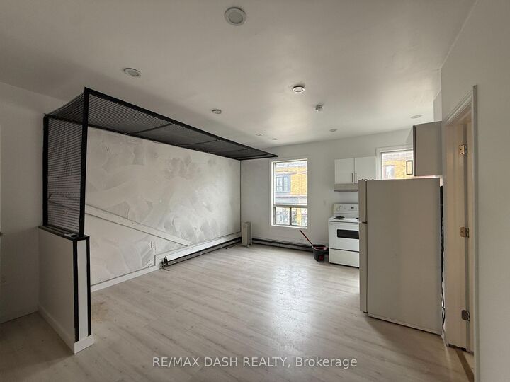 Property Photo:  