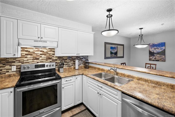 Property Photo: 8 White St #2 BC V9G 1A7