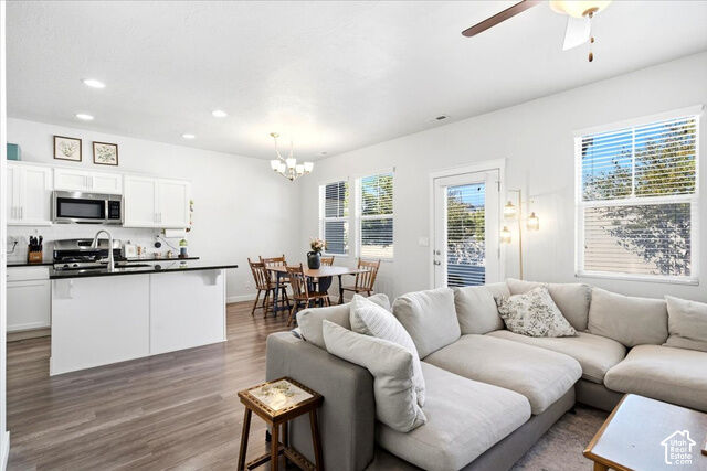 Property Photo:  1453 E Primrose Ln  UT 84040 