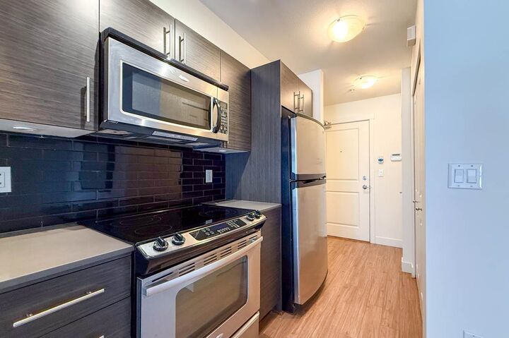 Property Photo:  1533 E 8th Avenue 302  BC V5N 0A4 