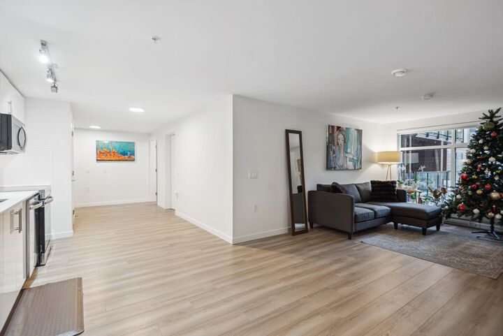 Property Photo:  232 Sixth Street 207  BC V3L 3A4 