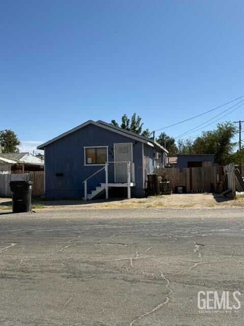 Property Photo: 119 Madison Street CA 93268
