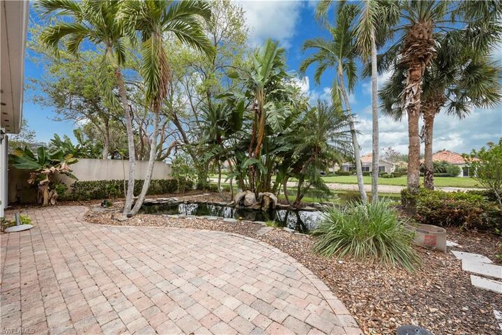 Property Photo:  4260 Montalvo Ct  FL 34109 