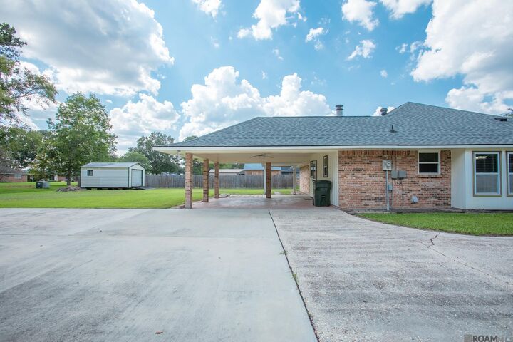 Property Photo: 40119 Todd Dr LA 70769