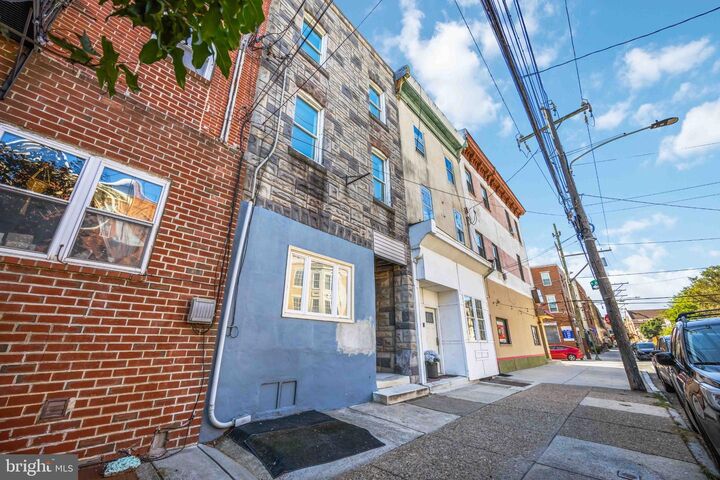 Property Photo:  740 Christian Street 3rd Floor  PA 19147 
