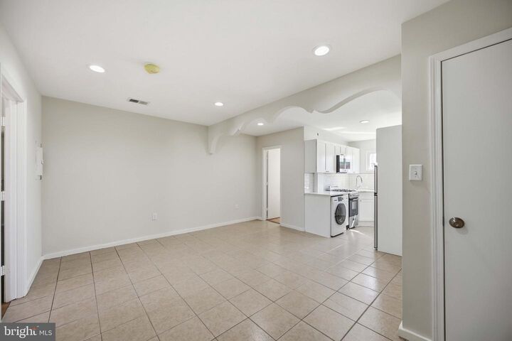 Property Photo:  740 Christian Street 3rd Floor  PA 19147 