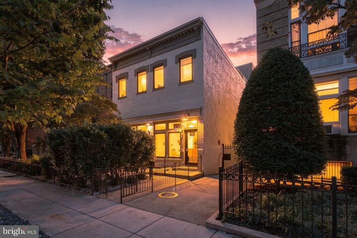 Property Photo:  1721 20th Street NW 302  DC 20009 