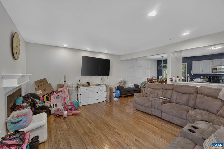 Property Photo: 524 Whitcover Cir VA 22901