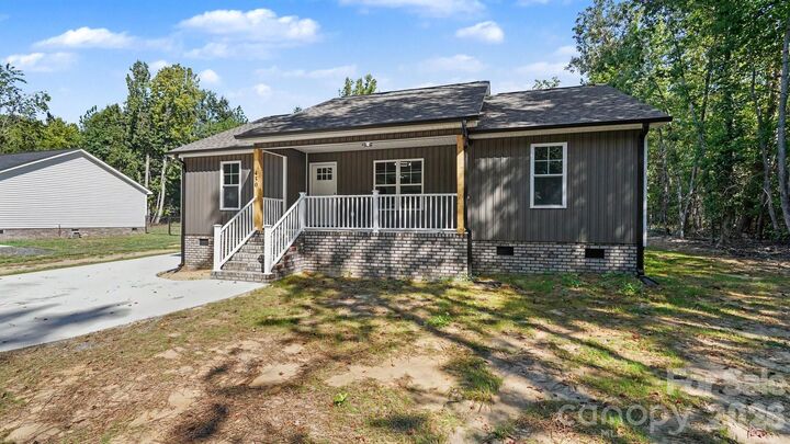 Property Photo: 1815 Hollywood Drive NC 28144