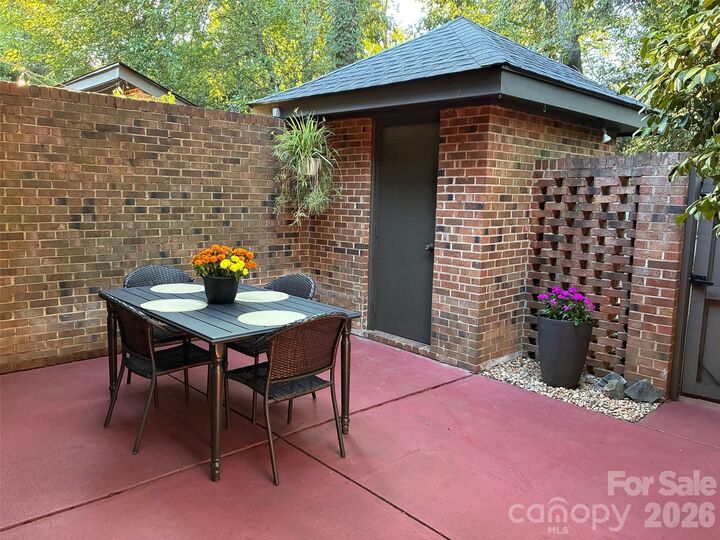 Property Photo: 5803 Sharon Road E NC 28210
