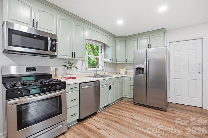 Property Photo:  5060 Suwarrow Circle  SC 29708 