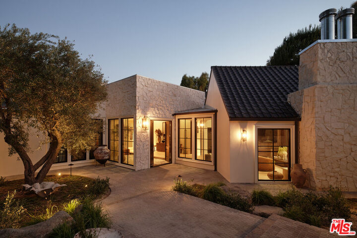 Property Photo:  851 Strada Vecchia Rd  CA 90077 