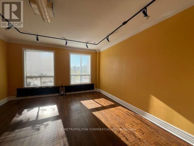 Property Photo:  401 Spadina Avenue  ON M5T 2G6 