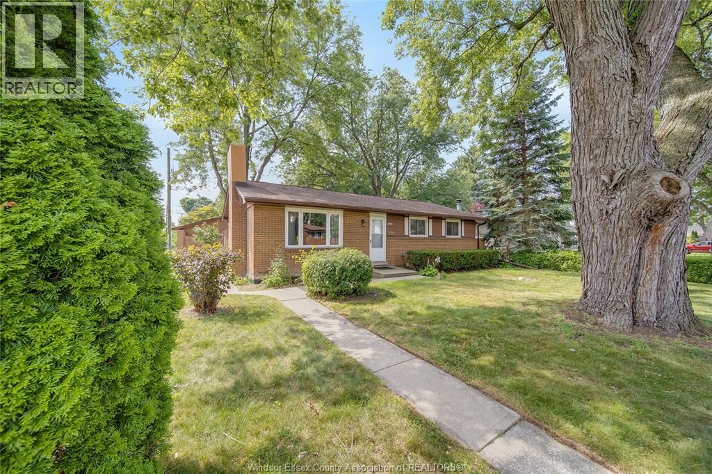 Property Photo:  2979 Orion Crescent  ON N9E 2Z3 