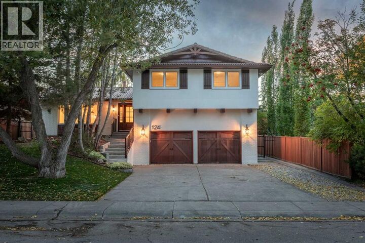 Property Photo:  124 Canterbury Drive Southwest  AB T2W 1H3 