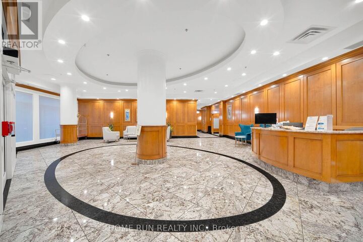 Property Photo:  242 Rideau Street 1906  ON K1N 0B7 