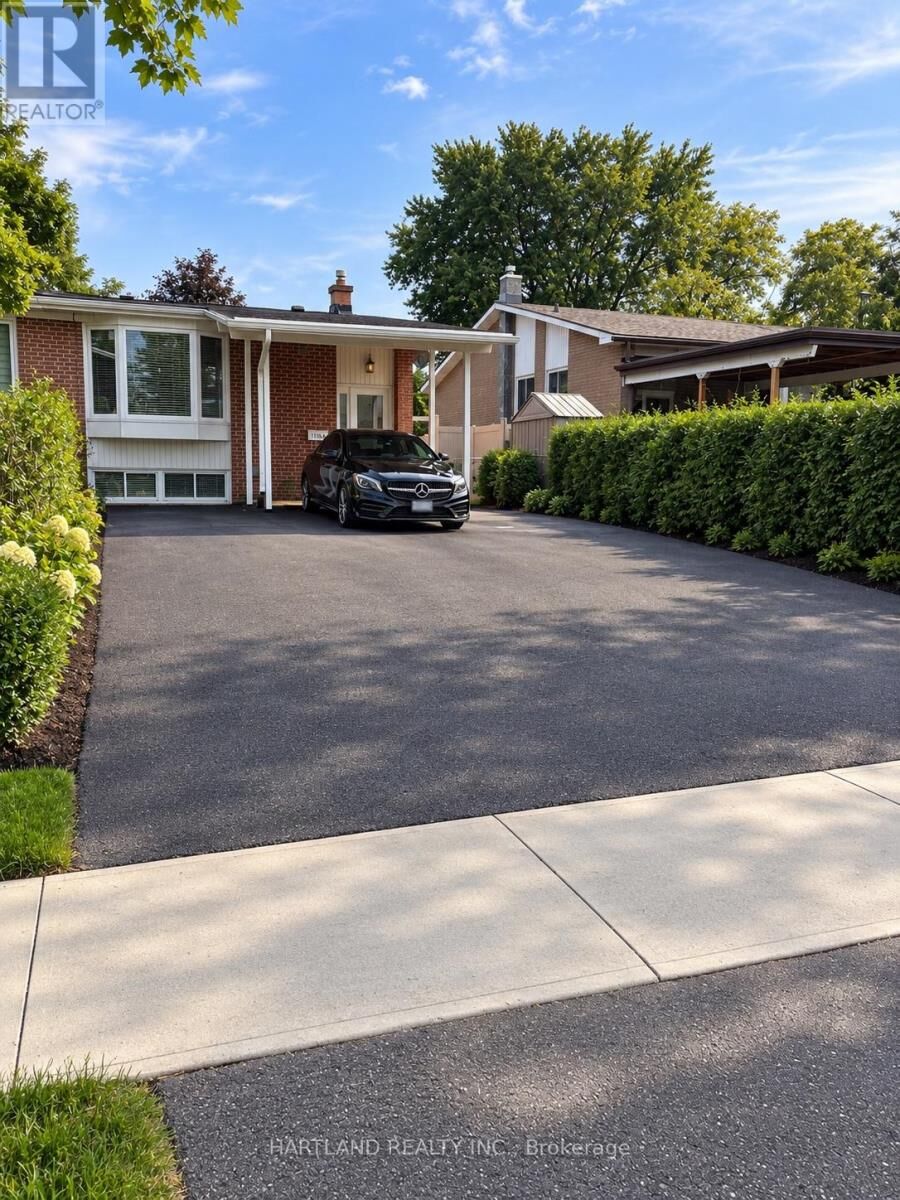 Property Photo: 1841 Sandgate Crescent ON L5J 2E7