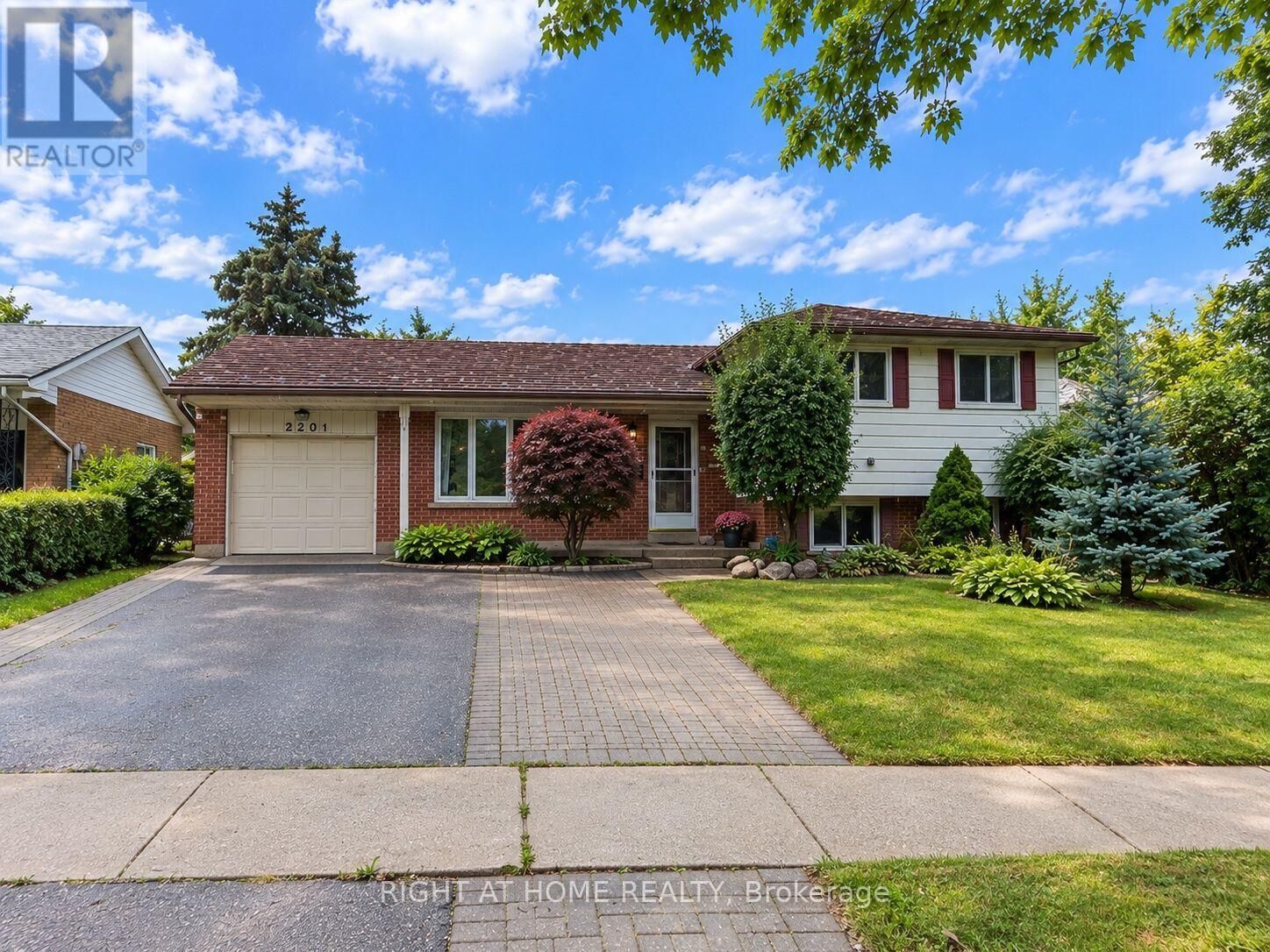 Property Photo:  2201 Bridge Road Upper  ON L6L 2G4 
