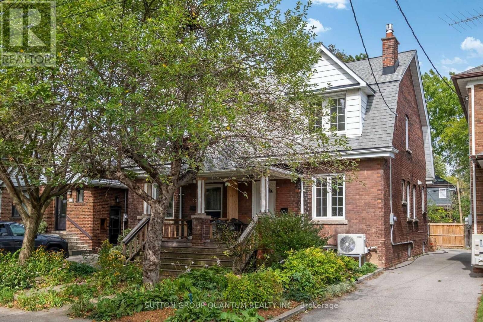 Property Photo:  18 Albani Street  ON M8V 1X2 