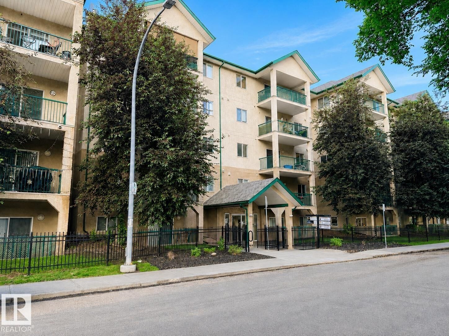 Property Photo:  #515 11325 83 St NW  AB T5B 4W5 