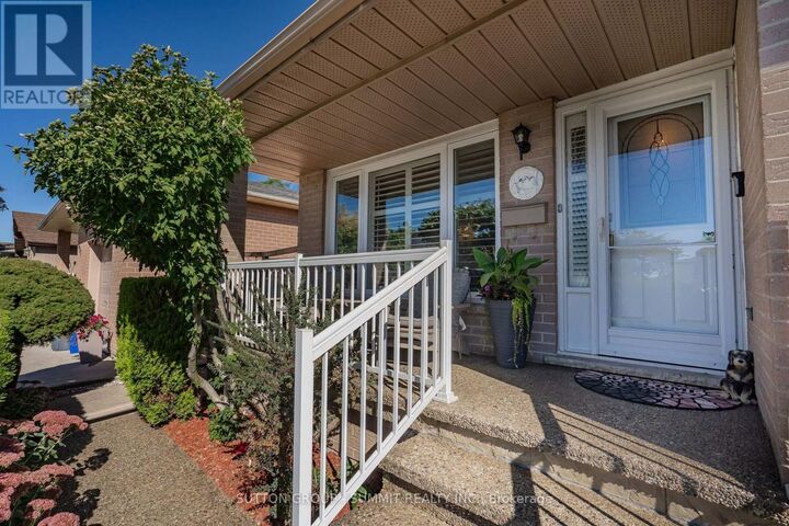 Property Photo:  437 Eaglewood Drive  ON L8W 2T1 