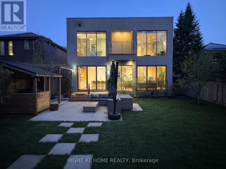 Property Photo:  76 Ferris Road  ON M4B 1G4 