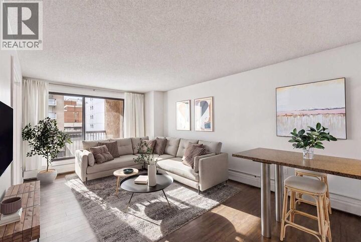 Property Photo:  718 12 Avenue Southwest  AB T2R 0H7 