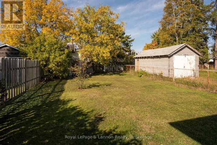 Property Photo:  424 Merrill Street  ON P7A 1E8 