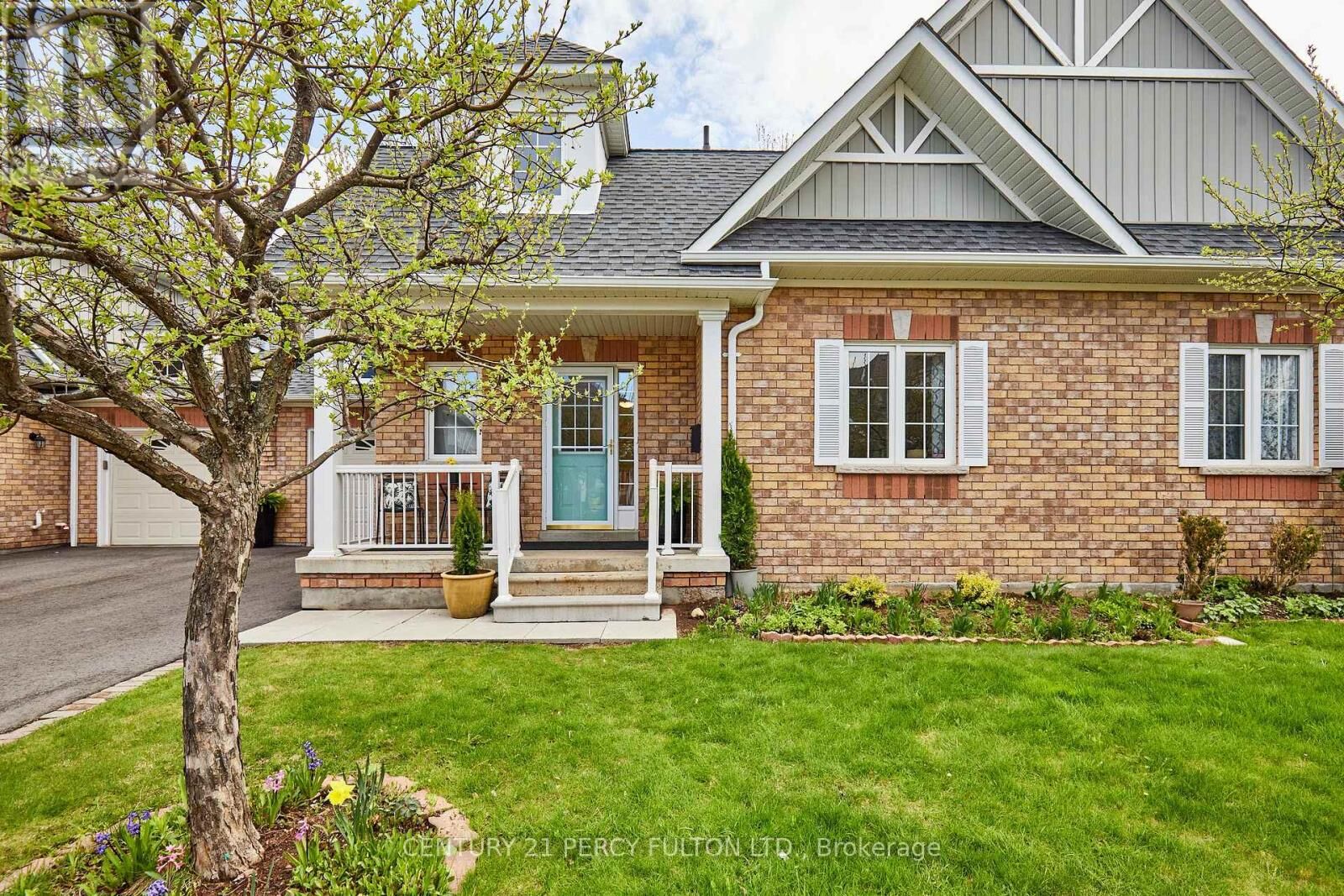 Property Photo: 7 Gidley Lane G7 ON L1T 4Z7