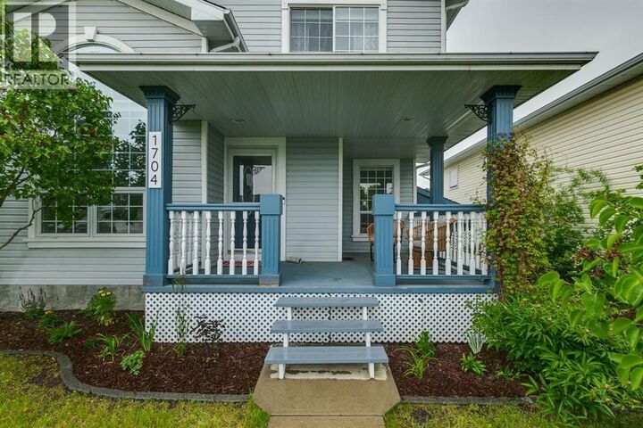 Property Photo:  1704 Woodside Boulevard Northwest  AB T4B 2K1 