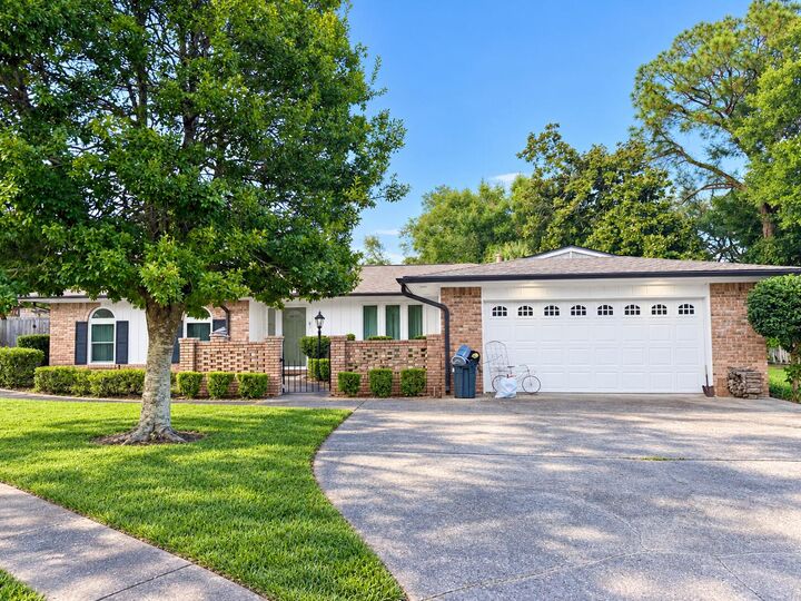 Property Photo:  3 Ipswich Circle  FL 32547 