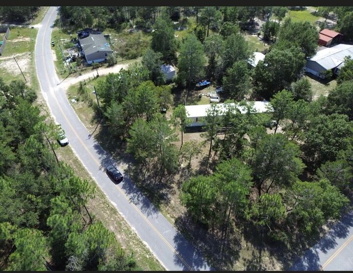 Property Photo: 25 Millers Way FL 32433