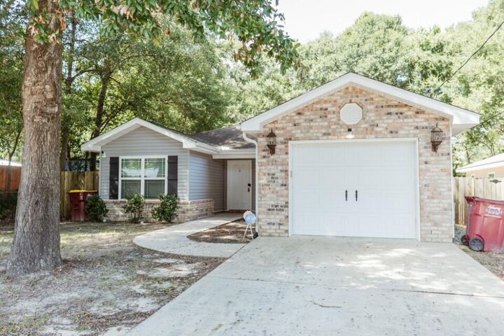 Property Photo: 401 E Field Avenue FL 32539