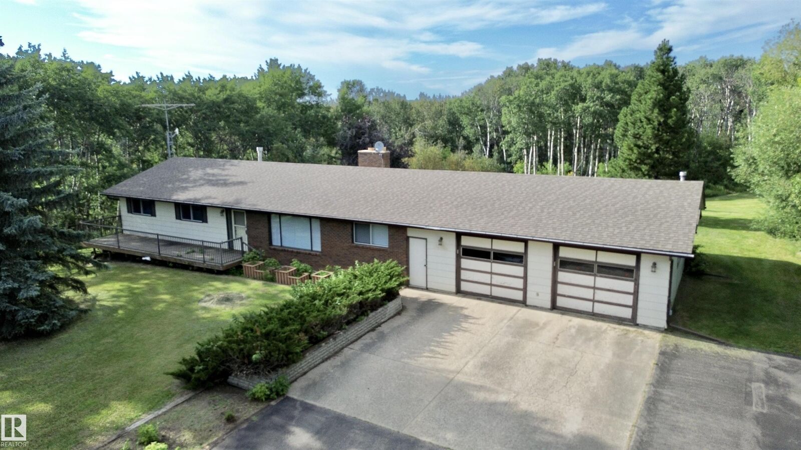 Property Photo:  473051 Rge Road 242 14  AB T0C 1Z0 